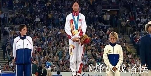 无人喝彩的中国奥运冠军：夺金时教练离场，独自庆祝荣光